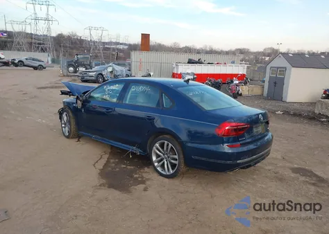 2018 Volkswagen Passat 2.0T R-Line/2.0T S z USA, uszkodzony, nr VIN 1VWAA7A3XJC045690